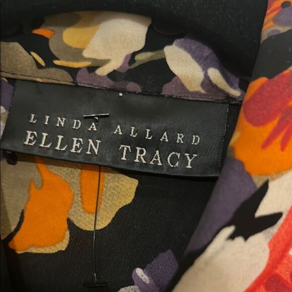 Sz 6 Ellen Tracy Black and Red Sleeveless Notched Collar Blouse 18.5” P2P - Picture 2 of 11